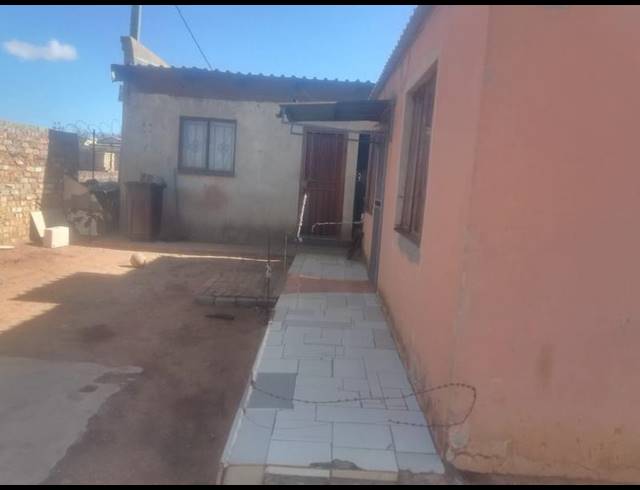 2 BEDROOM HOUSE FOR SALE IN PALM RIDGE EXT 2
